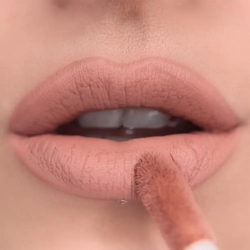 Rouge à lèvres liquide Matte Bomb Nude Charm