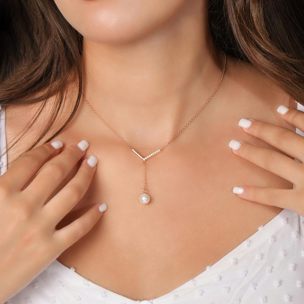 Collier V avec perle suspendu