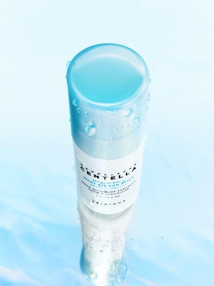 Skin1004 Madagascar Centella Hyalu Cica Silky Fit sun stick Mini stick solaire 7g